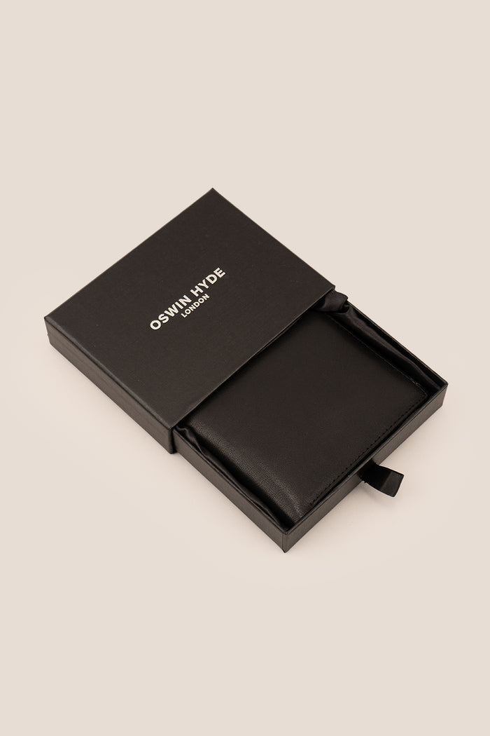 Oxford black luxury leather bi-fold wallet for men by Oswin Hyde – premium smooth leather wallet with silver embossed logo and multiple card slots.