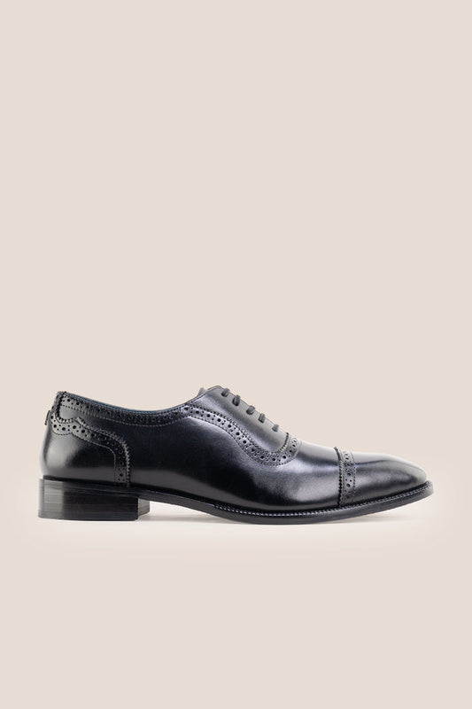 The men's smart black shoes showcase a sleek cap-toe design with delicate brogue punch detailing and premium full-grain leather, perfect for business settings, weddings, and formal occasions.