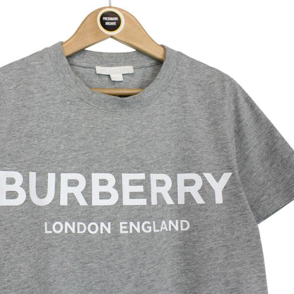 Burberry grey cotton pocket t-shirt with white logo print and short sleeves.
