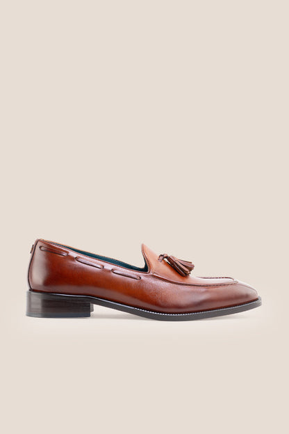 The men's smart tan loafers showcase signature twin tassels and rich full-grain leather, perfect for weddings, business occasions, and summer tailoring.