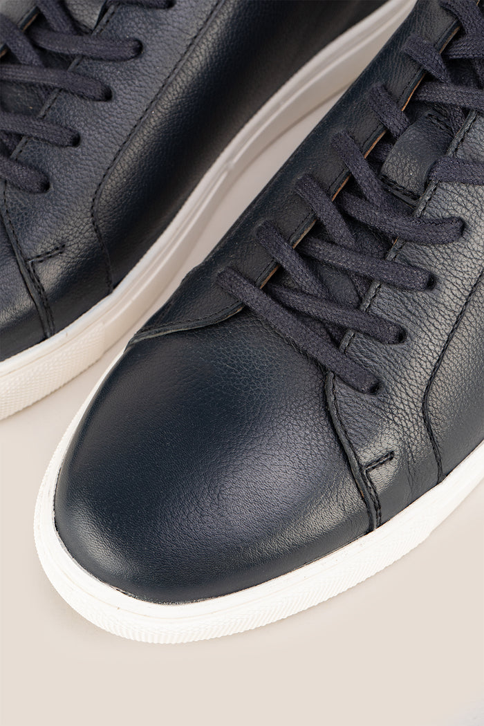 Oswin Hyde Harper Navy with white milled leather exuding sophistication and style