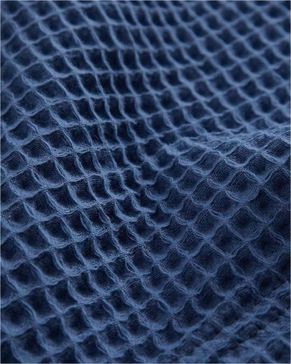 Le Waffle Resort Shirt in azure — close-up of the waffle-woven texture