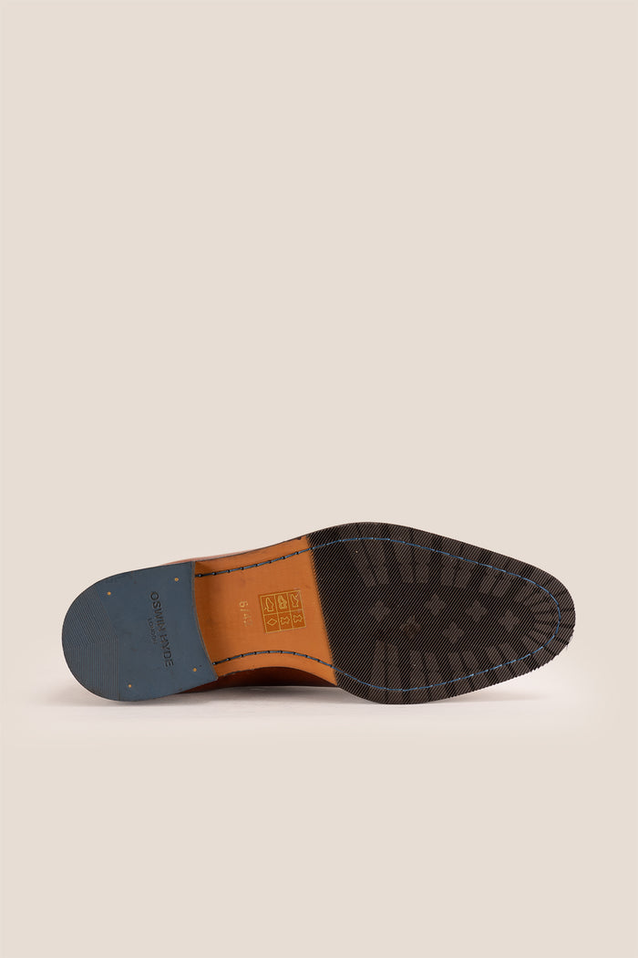 Men’s Melton Oxford shoes in tan leather with classic closed lacing and elegant detailing, perfect for formal and refined dress codes.