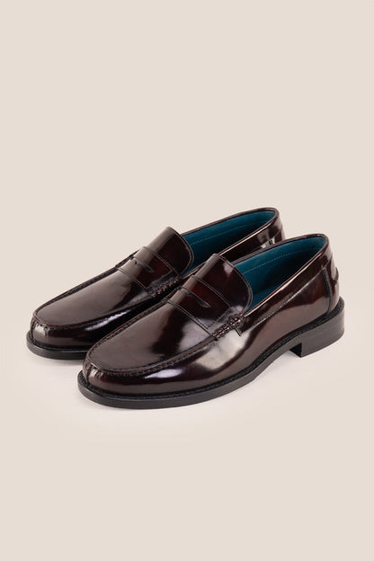 Peter Bordo leather penny loafers for men. Classic and stylish, these loafers provide comfort, durability, and a refined look for any occasion.