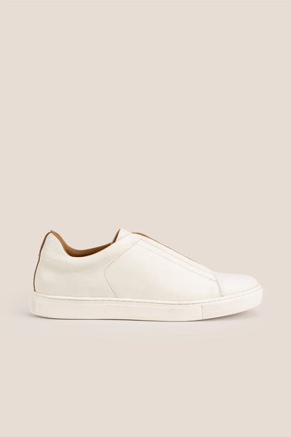 Smudge White sneaker is crafted from soft, milled leather, perfect for both casual and formal occasions. No need to tie laces, secure elasticated fit