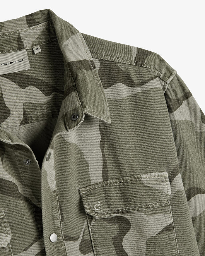 The Bilbao Overshirt in camo — close-up of the collar and chest pocket