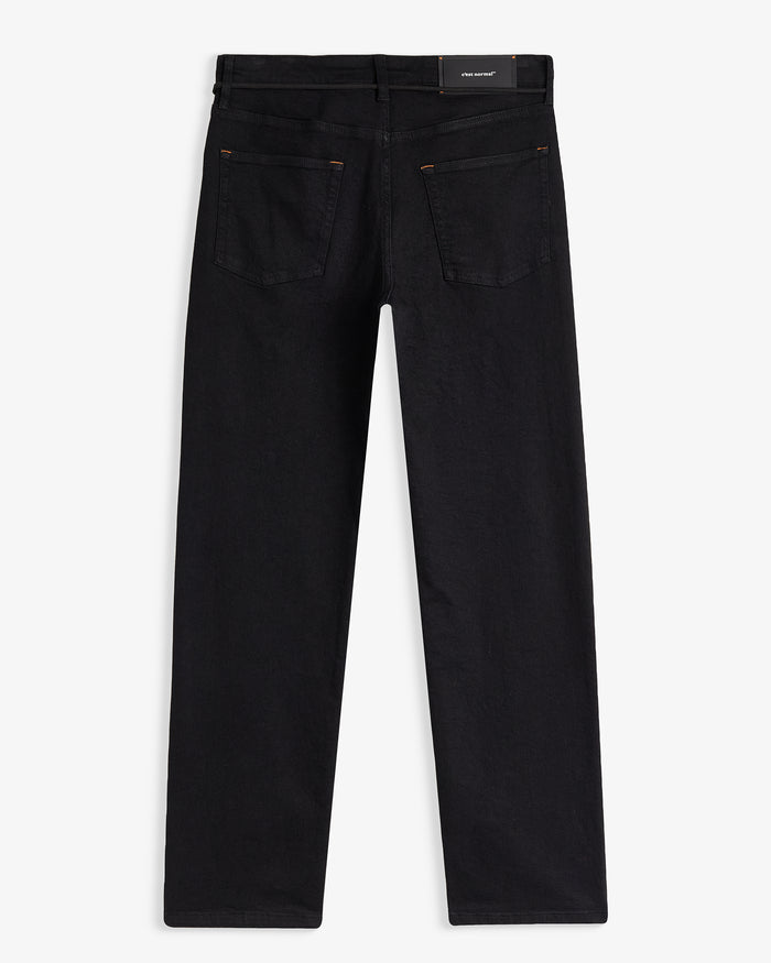 The Jeans Relaxed Straight Fit in Jet Black — back view with the C'est normal rubber patch
